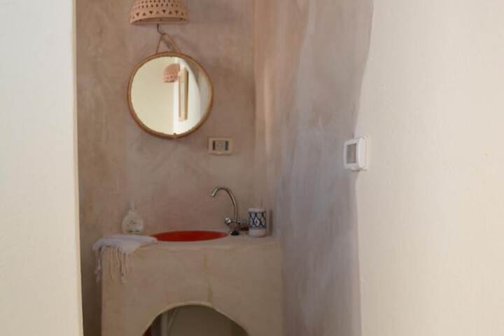 Room 35 of 62