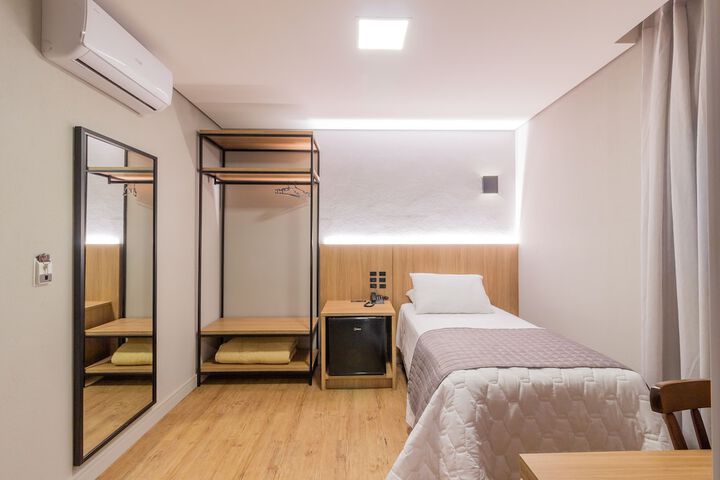 Room 12 of 40