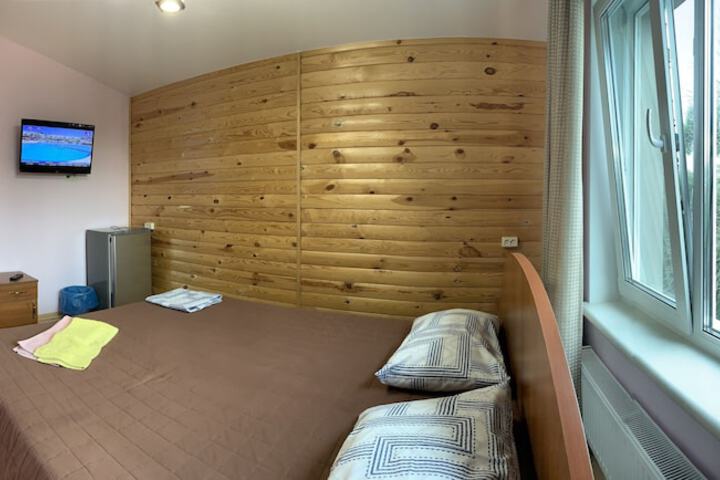 Room 3 of 28