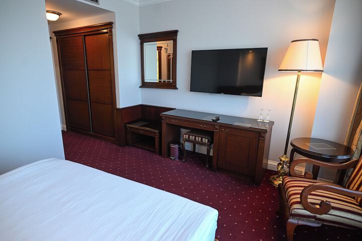 Room 25 of 84