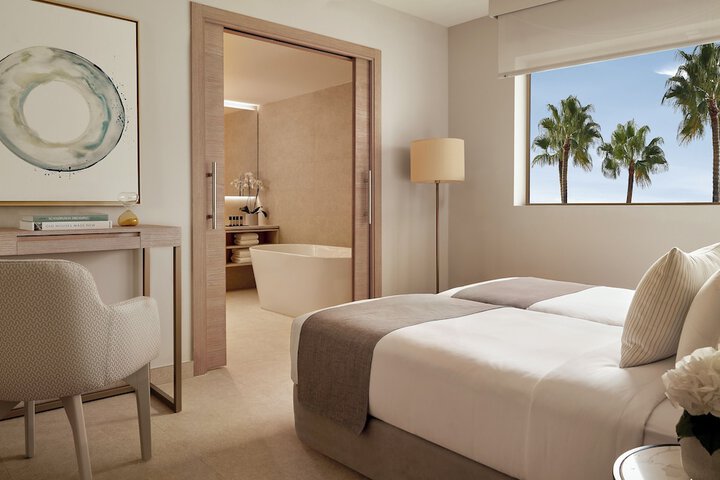 Room 95 of 578