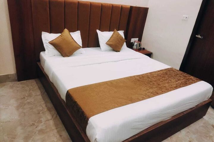 Room 8 of 48