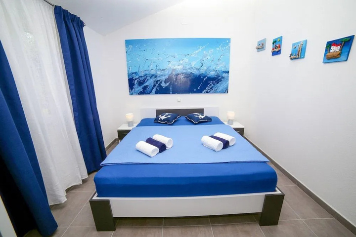 Room 5 of 24