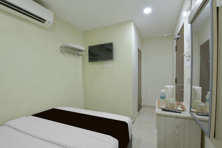 Room 27 of 38