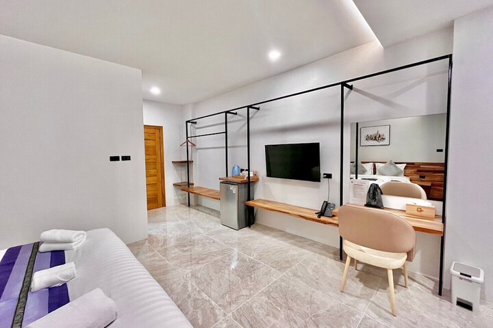 Room 13 of 27