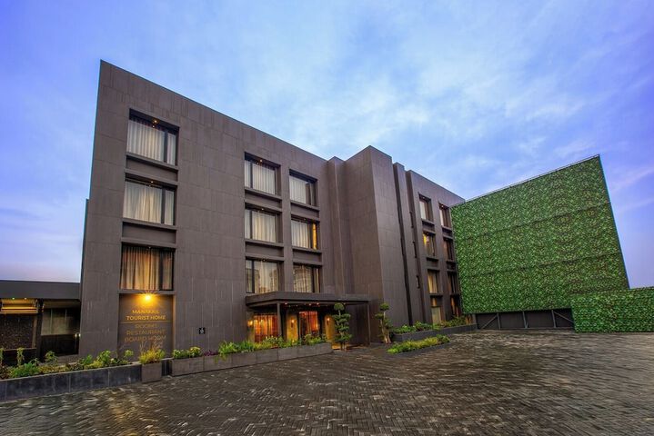 Purple Elephant Luxury Business Hotel