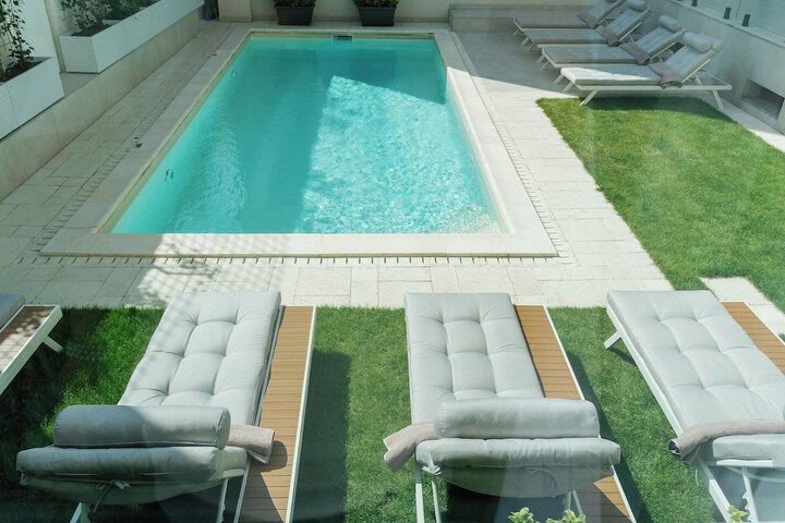 Pool 54 of 76