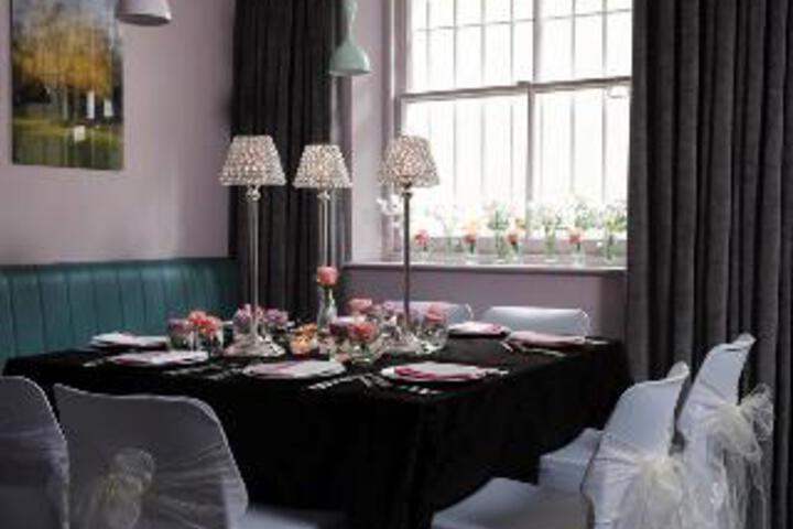 Dining 11 of 22