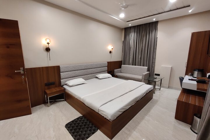 Room 8 of 22