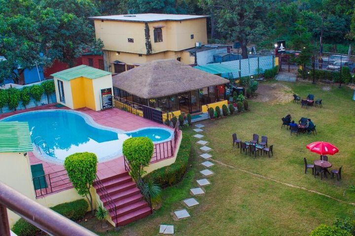 Pool 4 of 6