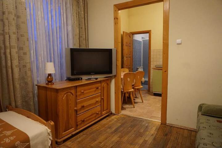 Room 4 of 10