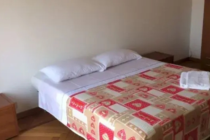 Room 8 of 14