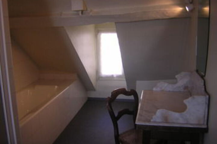 Room 3 of 25