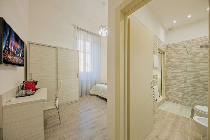 Room 4 of 32