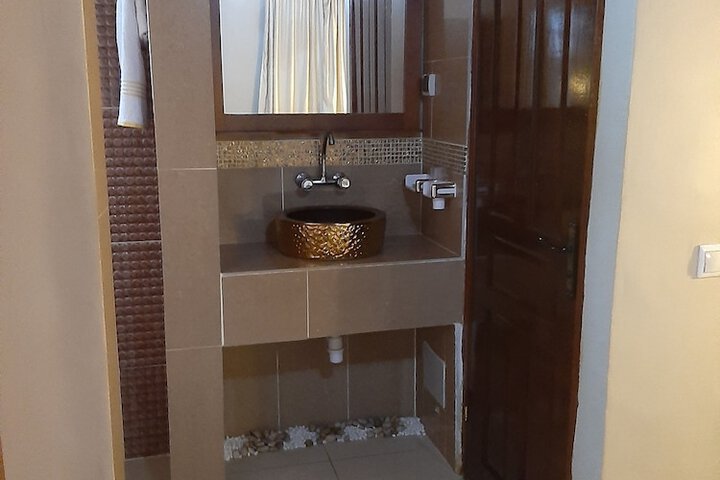 Room 14 of 33