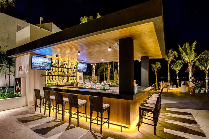 Lounge 216 of 251