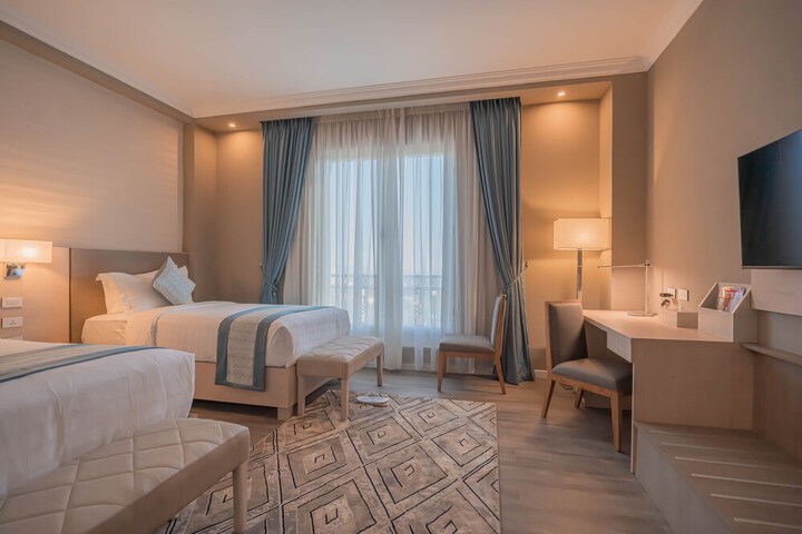 Room 4 of 76