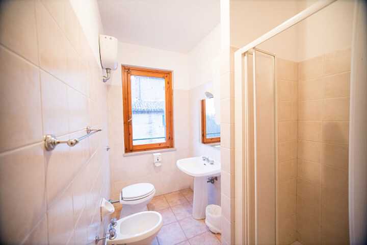 Room 8 of 12