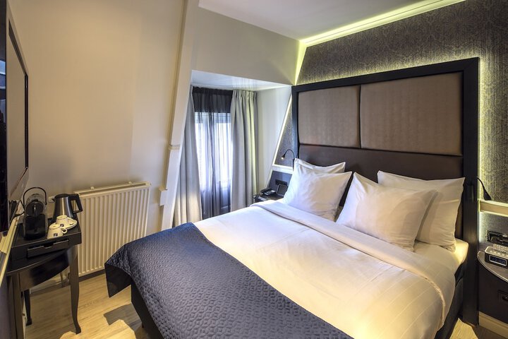 Room 33 of 81