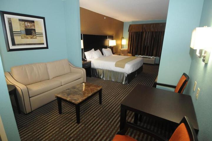 1 King Bed (1 of 14)