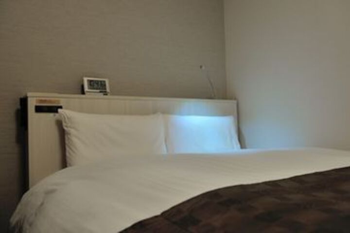 Room 12 of 38