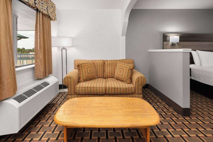 Room 27 of 43