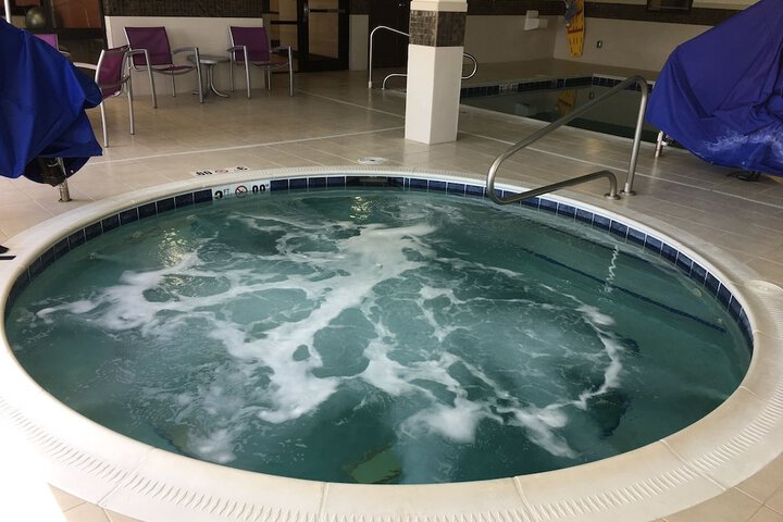 Indoor spa tub