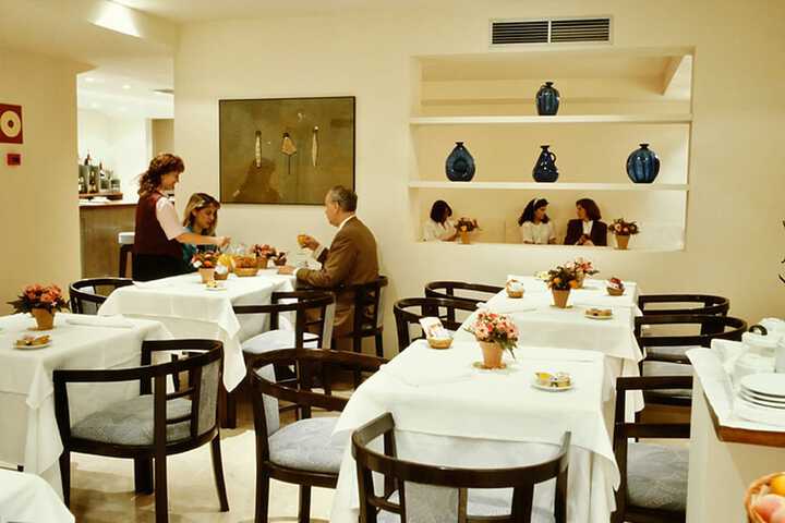 Dining 36 of 51