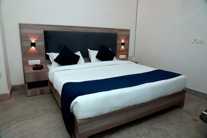 Room 11 of 25