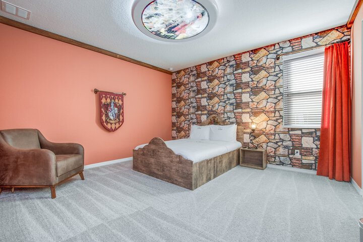 Room 18 of 80