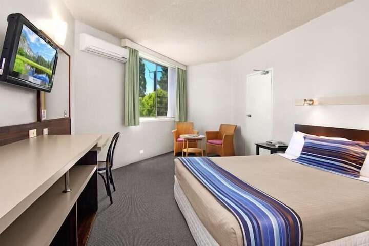 Room 6 of 30