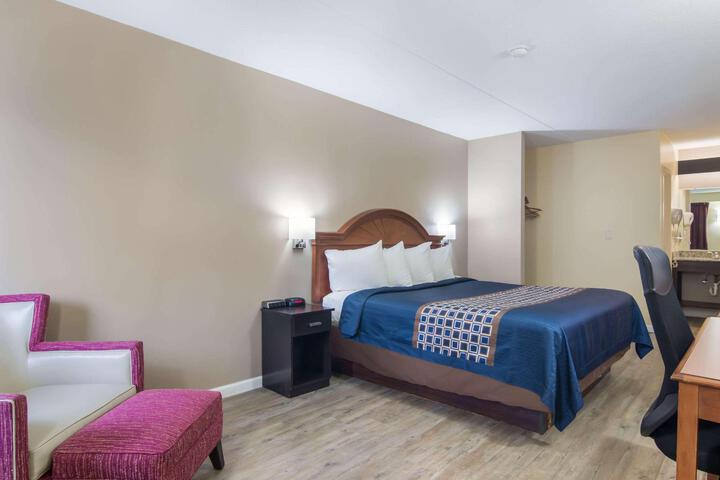 1 King Bed (12 of 20)