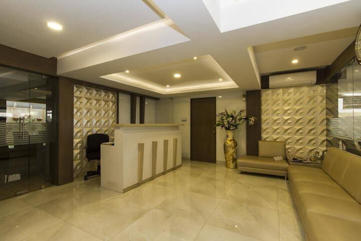 OYO PREMIUM INDIRANAGAR CAMBRIDGE LAYOUT