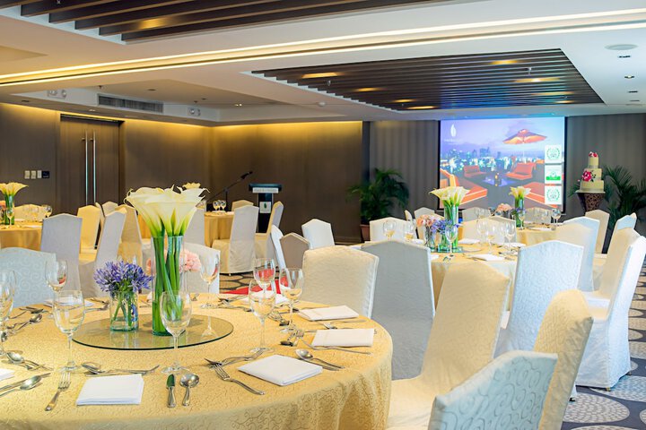Ballroom/Hall 36 of 45