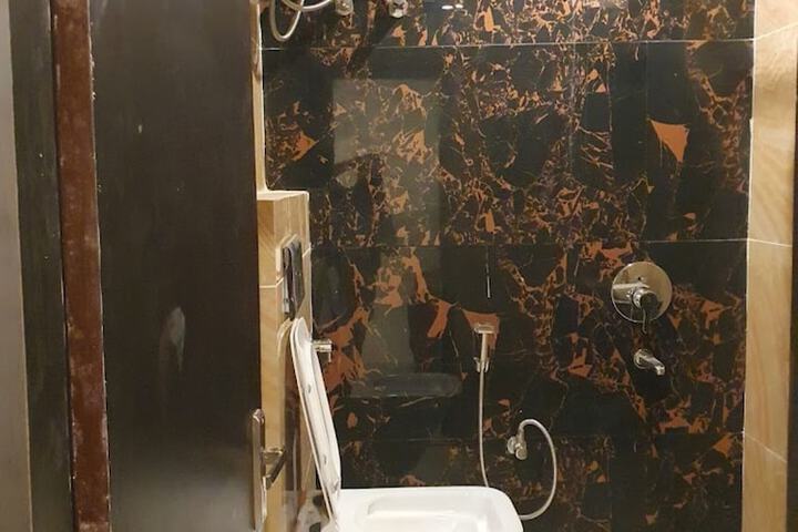 Room 21 of 24