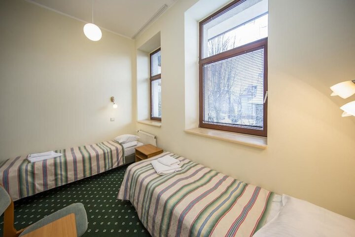 Room 32 of 61