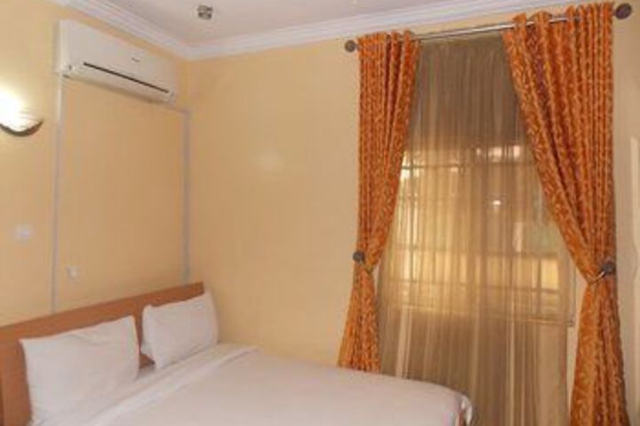 Room 5 of 19