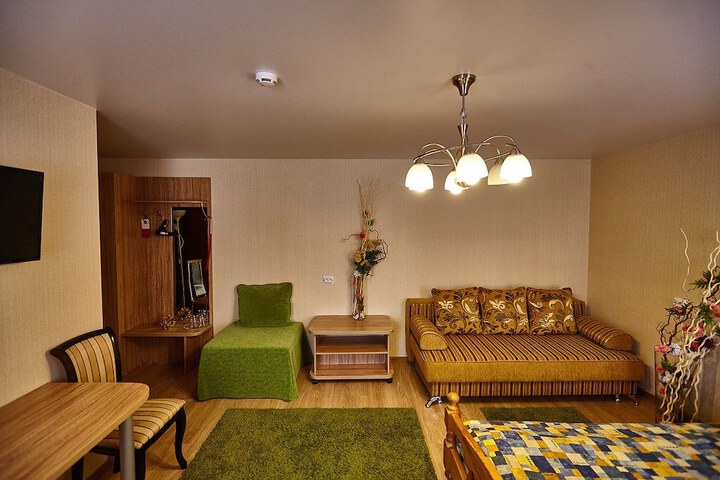 Room 11 of 48