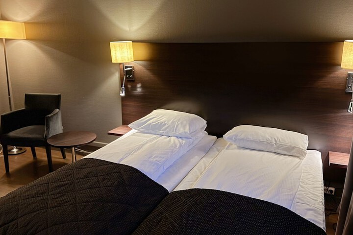 Room 44 of 93