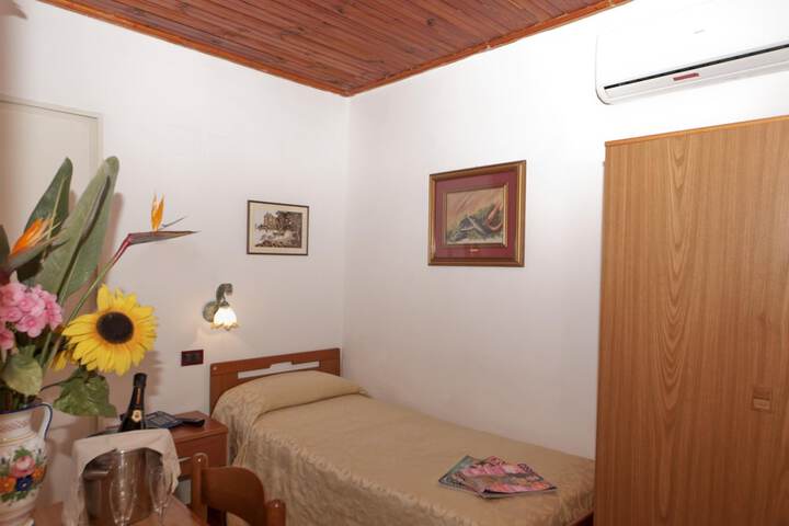 Room 8 of 39