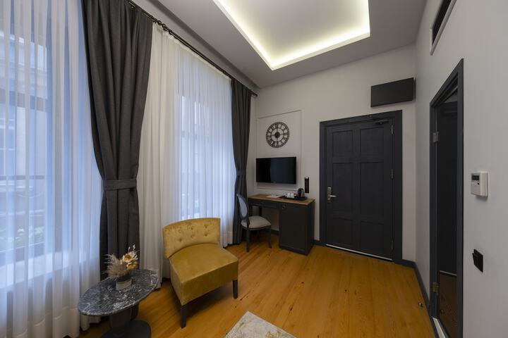 Room 26 of 134