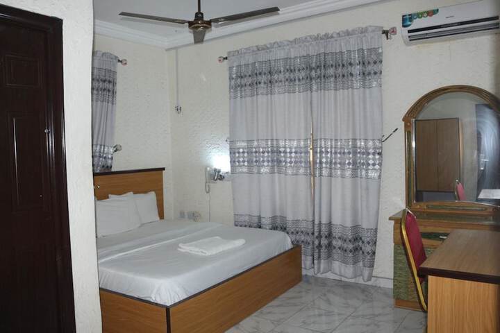 Room 5 of 19