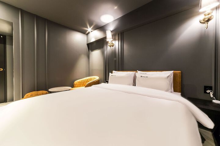 Room 80 of 84