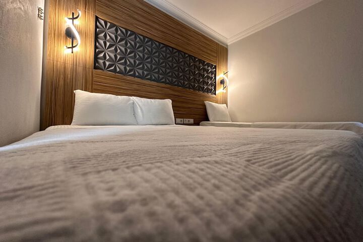 Room 4 of 68