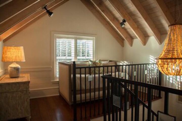 Room 11 of 27