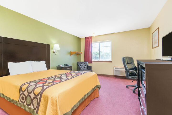 Room 10 of 18
