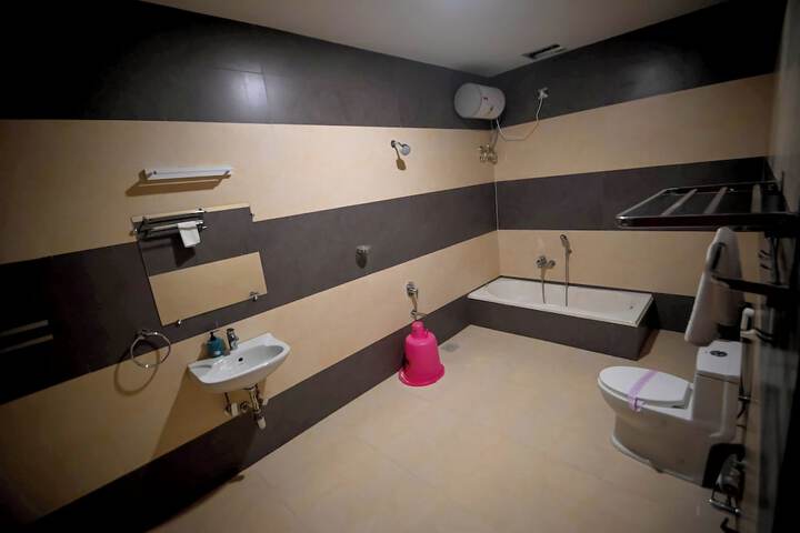 Room 35 of 64