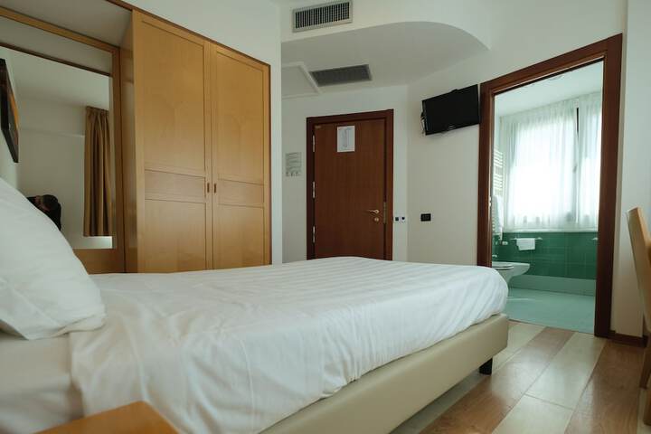 Room 27 of 53