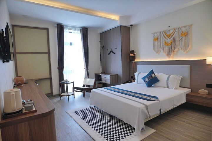 Room 5 of 17