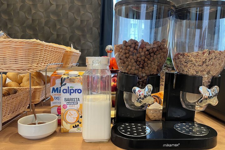 Breakfast/Coffee Service 17 of 19